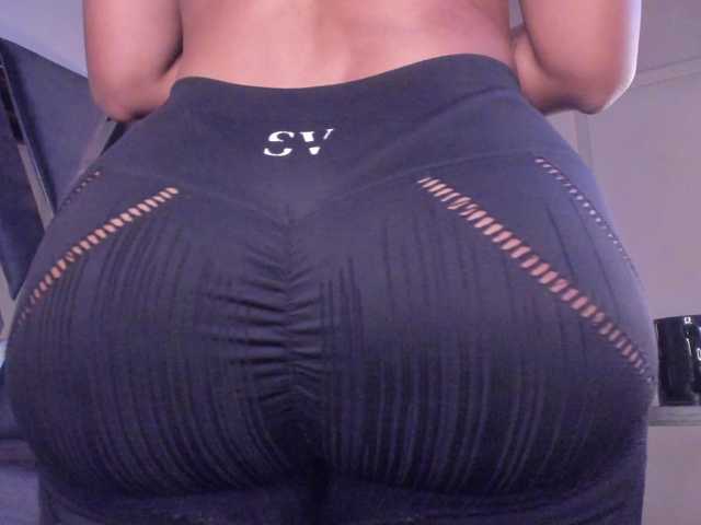 strong-girl's BongaCams show and profile