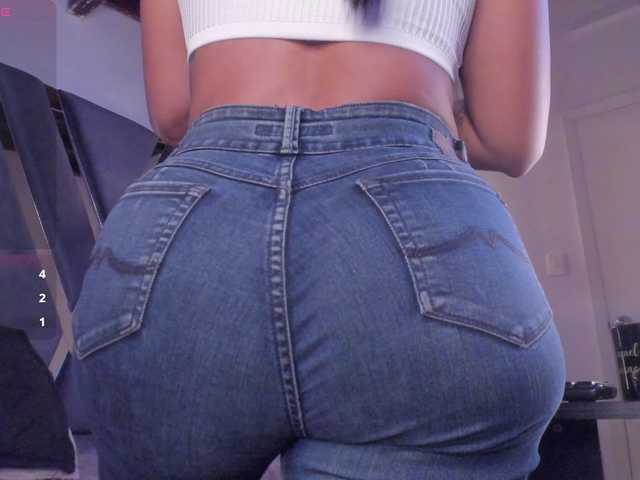 strong-girl's BongaCams show and profile