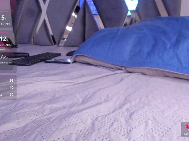 strong-girl's BongaCams show and profile