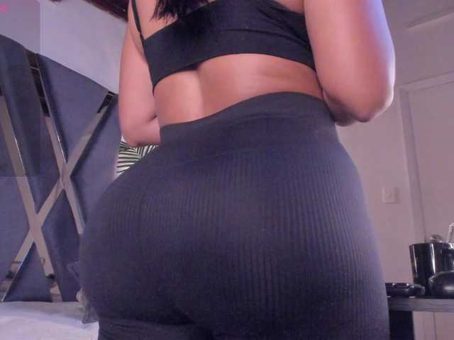 strong-girl's BongaCams show and profile