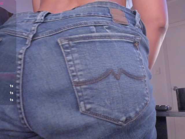 strong-girl's BongaCams show and profile