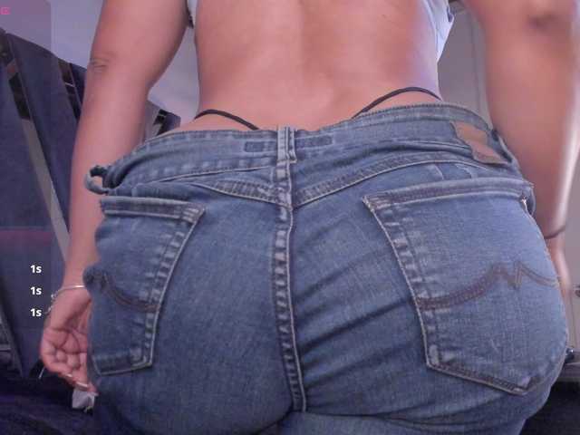 strong-girl's BongaCams show and profile