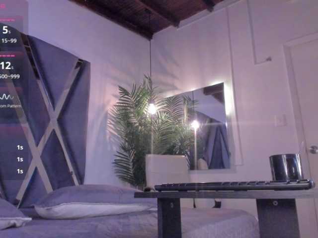 strong-girl's BongaCams show and profile