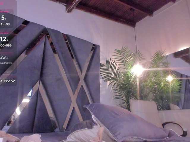 strong-girl's BongaCams show and profile