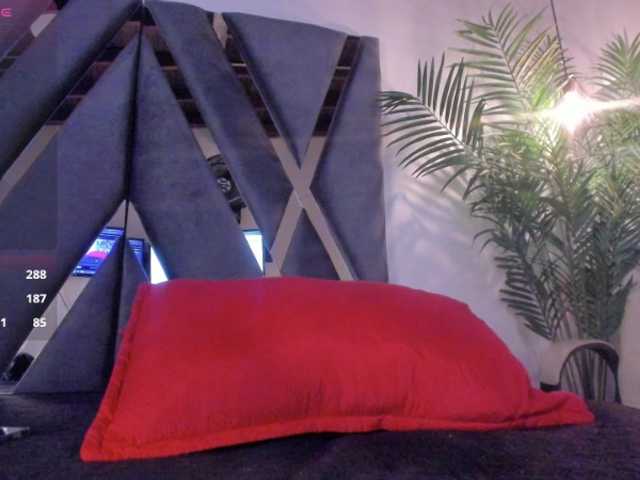 strong-girl's BongaCams show and profile