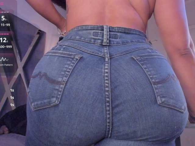 strong-girl's BongaCams show and profile