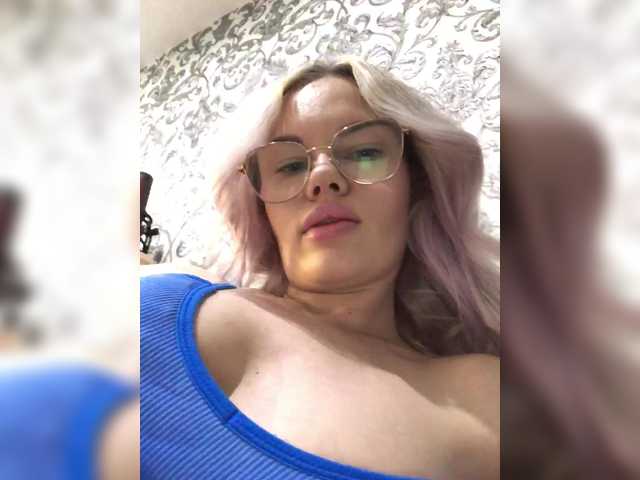 -ollia-'s BongaCams show and profile