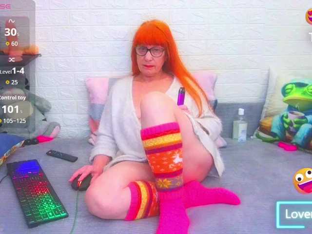 FoxyMature's BongaCams show and profile