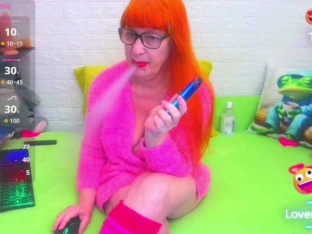 FoxyMature's BongaCams show and profile