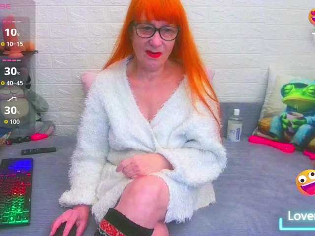 FoxyMature's BongaCams show and profile