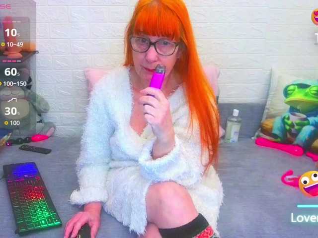 FoxyMature's BongaCams show and profile