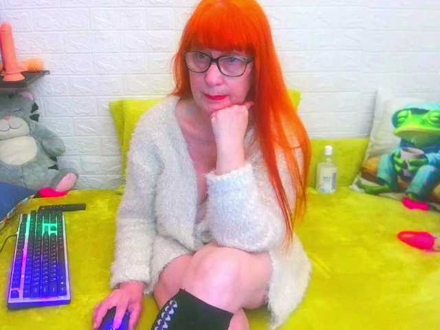 FoxyMature's BongaCams show and profile