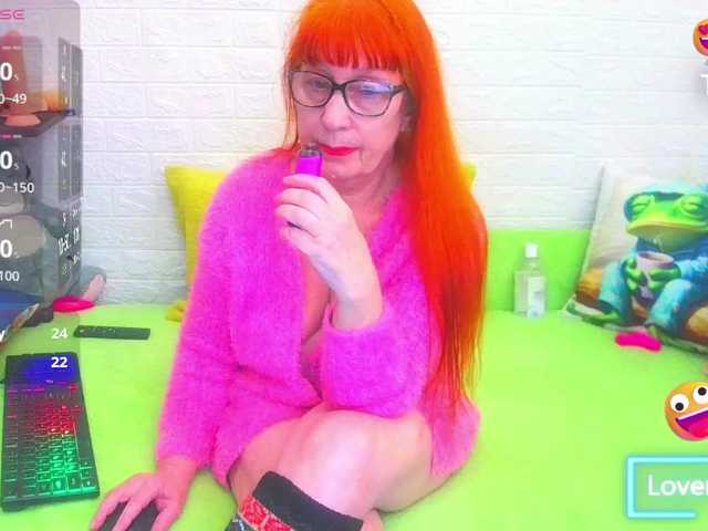 FoxyMature's BongaCams show and profile