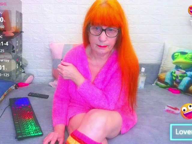 FoxyMature's BongaCams show and profile