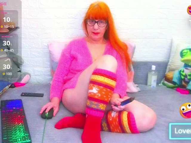 FoxyMature's BongaCams show and profile