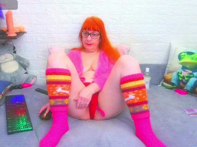 FoxyMature's BongaCams show and profile