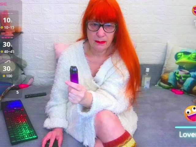 FoxyMature's BongaCams show and profile