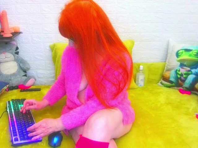 FoxyMature's BongaCams show and profile