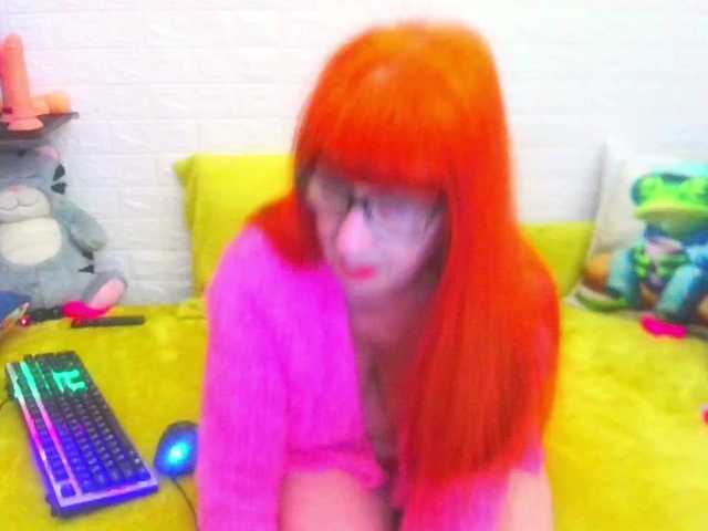 FoxyMature's BongaCams show and profile