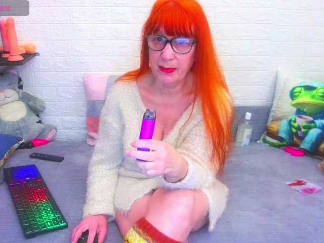 FoxyMature's BongaCams show and profile