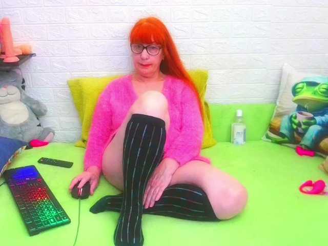 FoxyMature's BongaCams show and profile