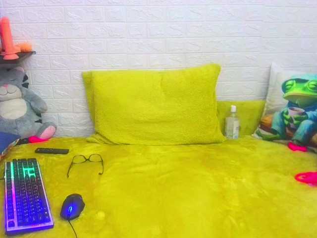 FoxyMature's BongaCams show and profile