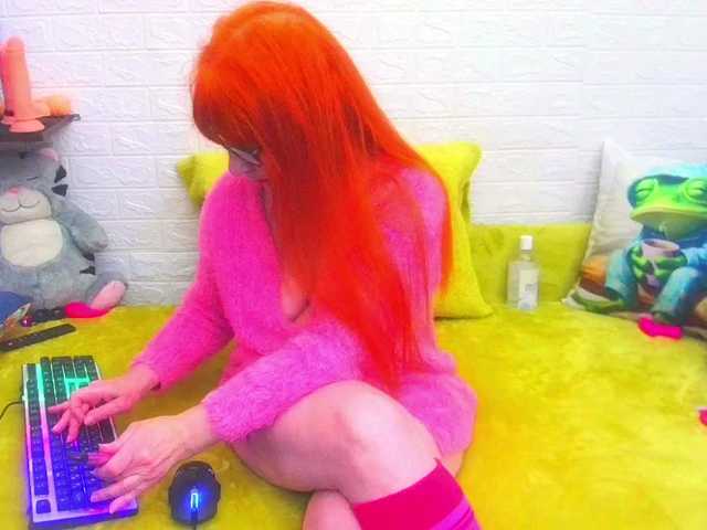 FoxyMature's BongaCams show and profile