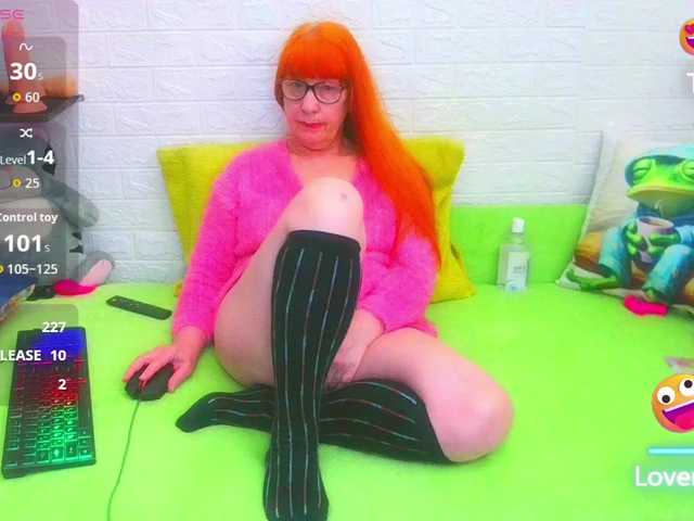 FoxyMature's BongaCams show and profile