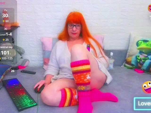 FoxyMature's BongaCams show and profile