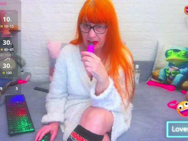 FoxyMature's BongaCams show and profile