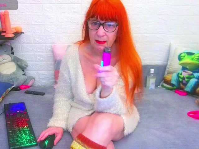 FoxyMature's BongaCams show and profile