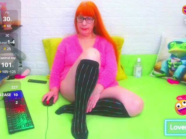 FoxyMature's BongaCams show and profile