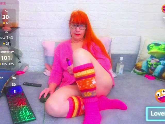 FoxyMature's BongaCams show and profile