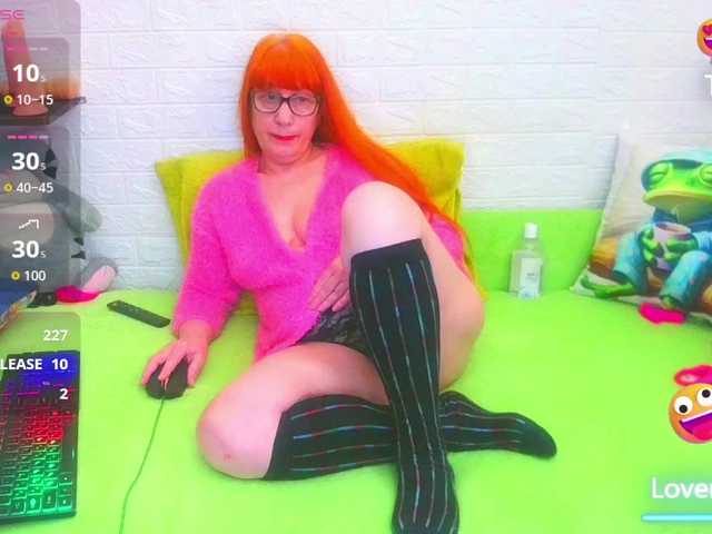 FoxyMature's BongaCams show and profile