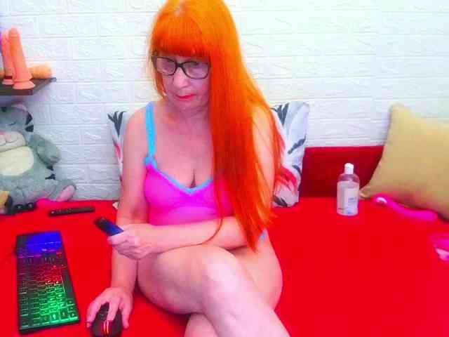 FoxyMature webcam