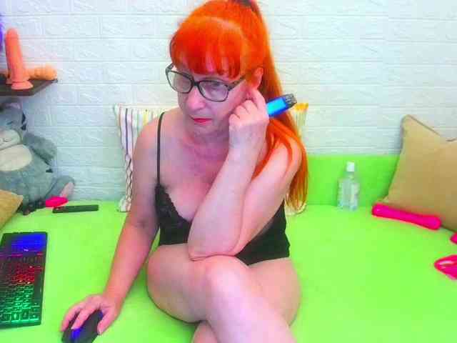 FoxyMature webcam