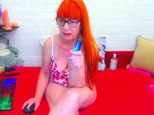 FoxyMature webcam