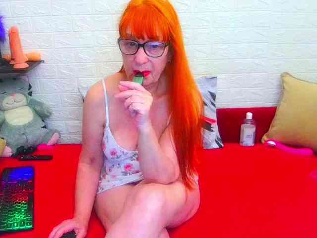 FoxyMature webcam