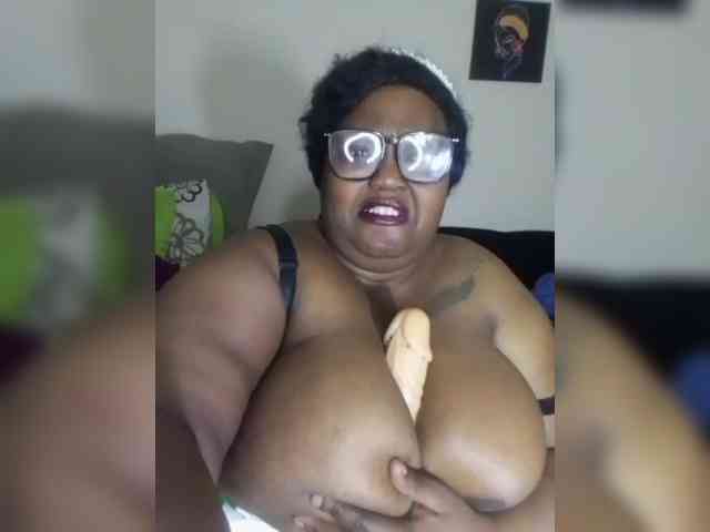 BellyGoddess webcam