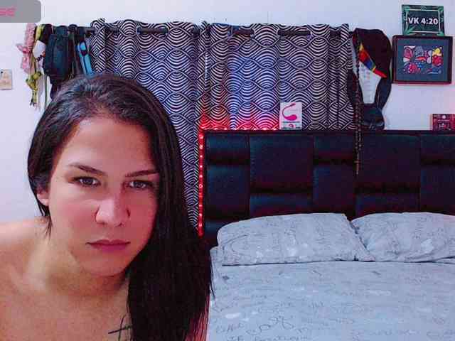 vikynaughty Live Webcam on BongaCams