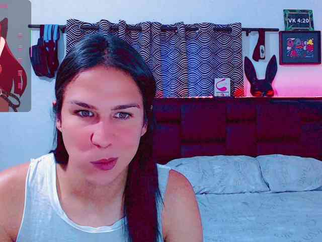 vikynaughty Live Webcam on BongaCams