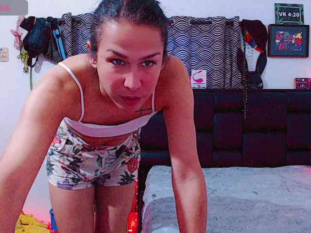 vikynaughty Live Webcam on BongaCams