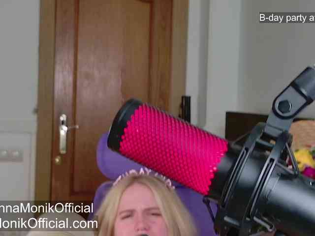 real webcam show MonikAnna