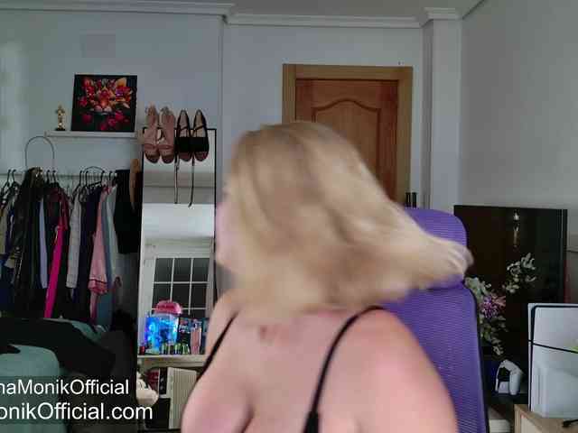 Anna_Monik webcam
