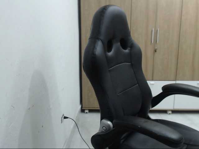 RoxanaMilf's BongaCams show and profile