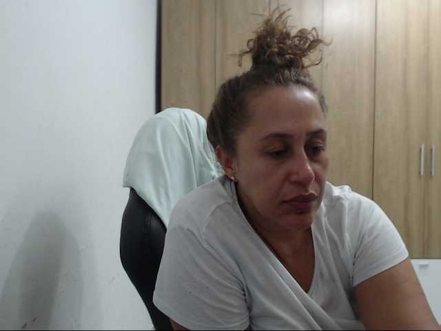 RoxanaMilf's BongaCams show and profile
