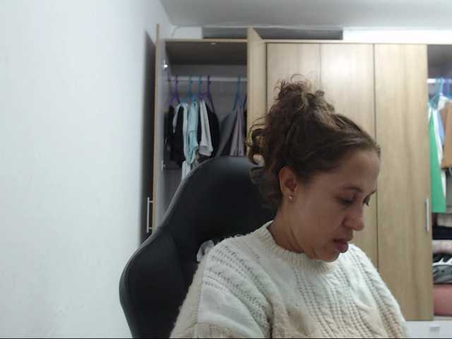 RoxanaMilf's BongaCams show and profile