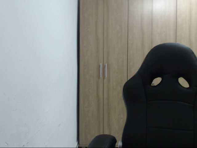 RoxanaMilf's BongaCams show and profile