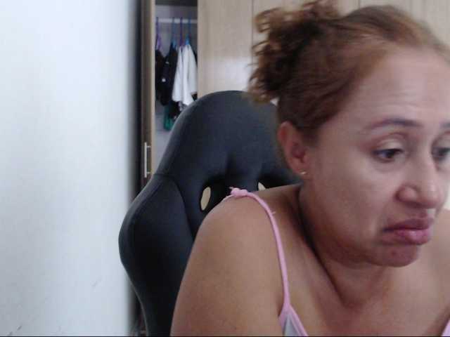 RoxanaMilf live cam profile