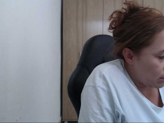 RoxanaMilf's BongaCams show and profile